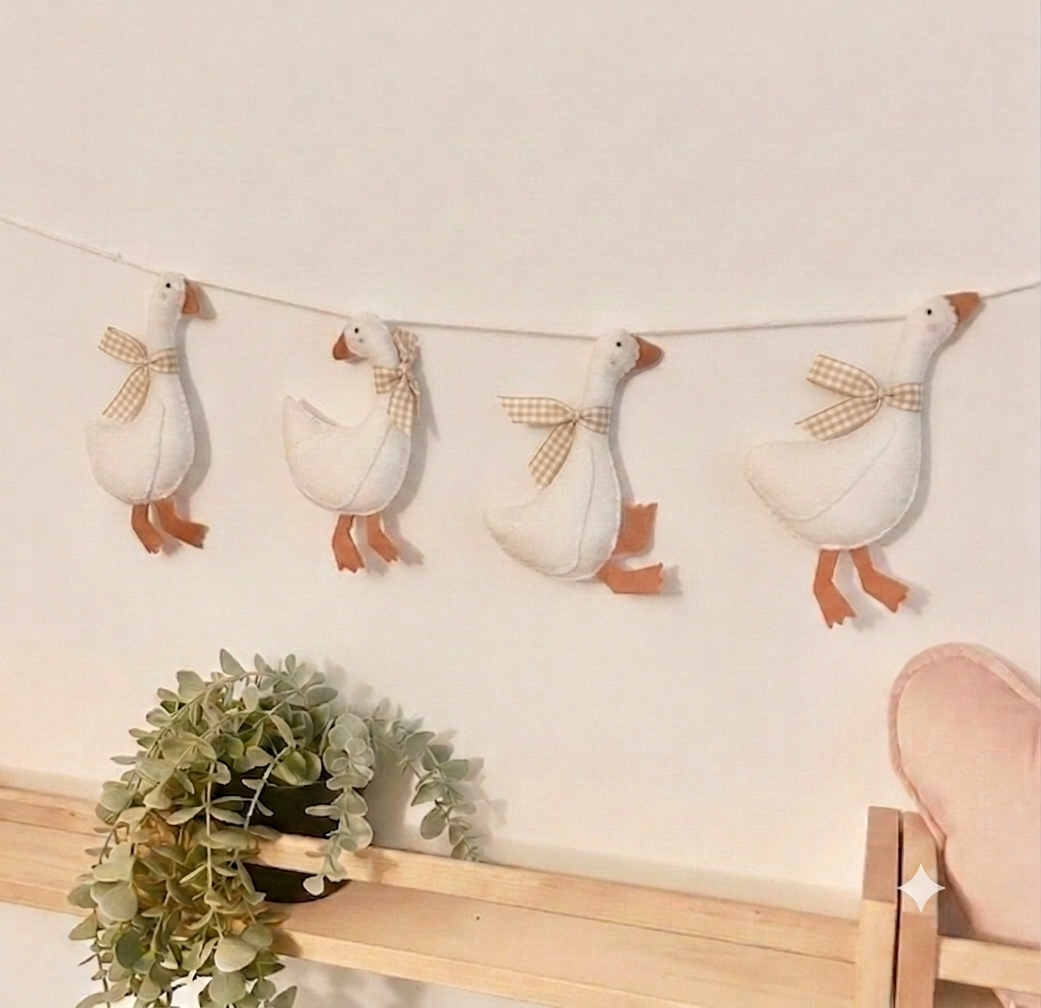 GUIRNALDA GANSOS -BEIGE-